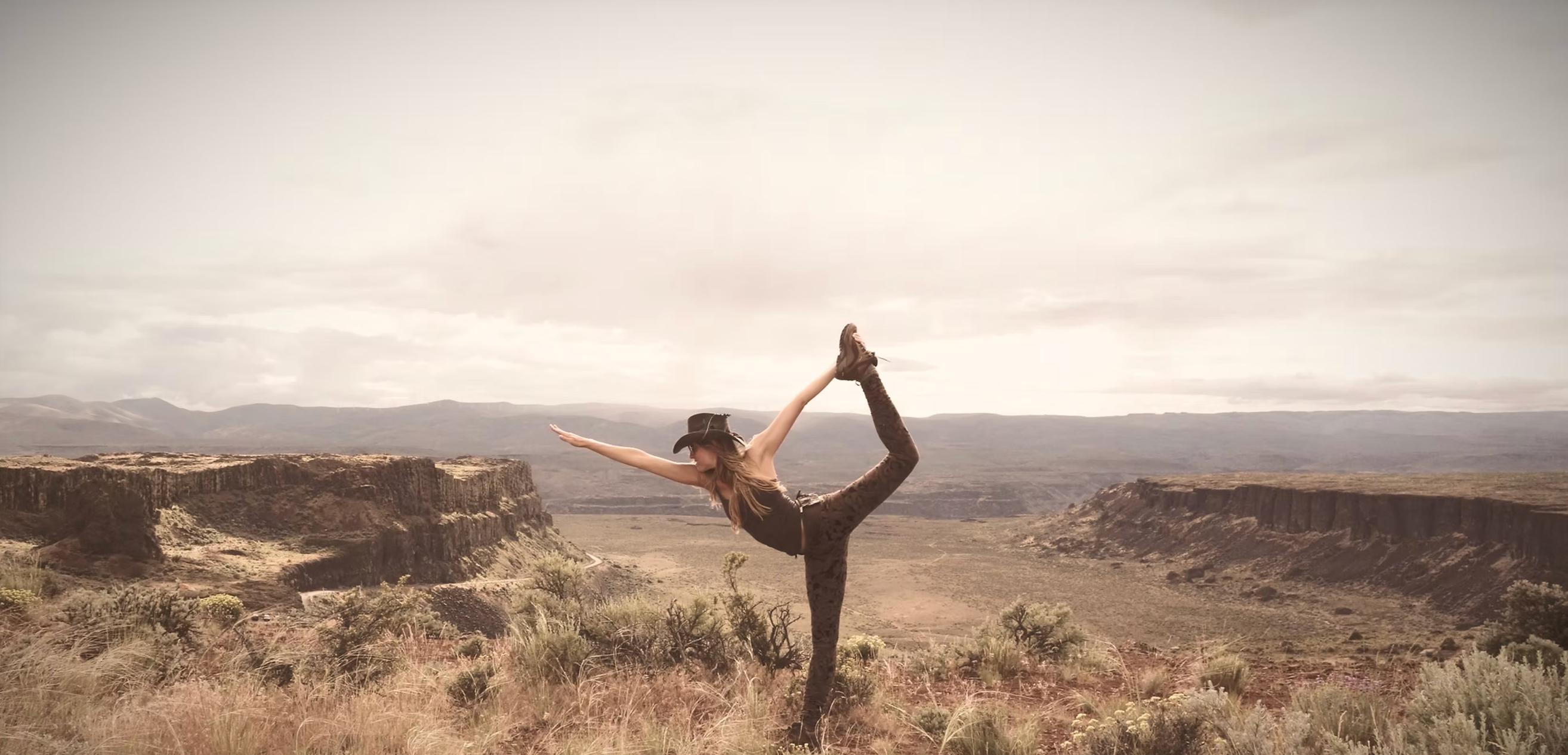 Brisa in dancer pose above the canyon